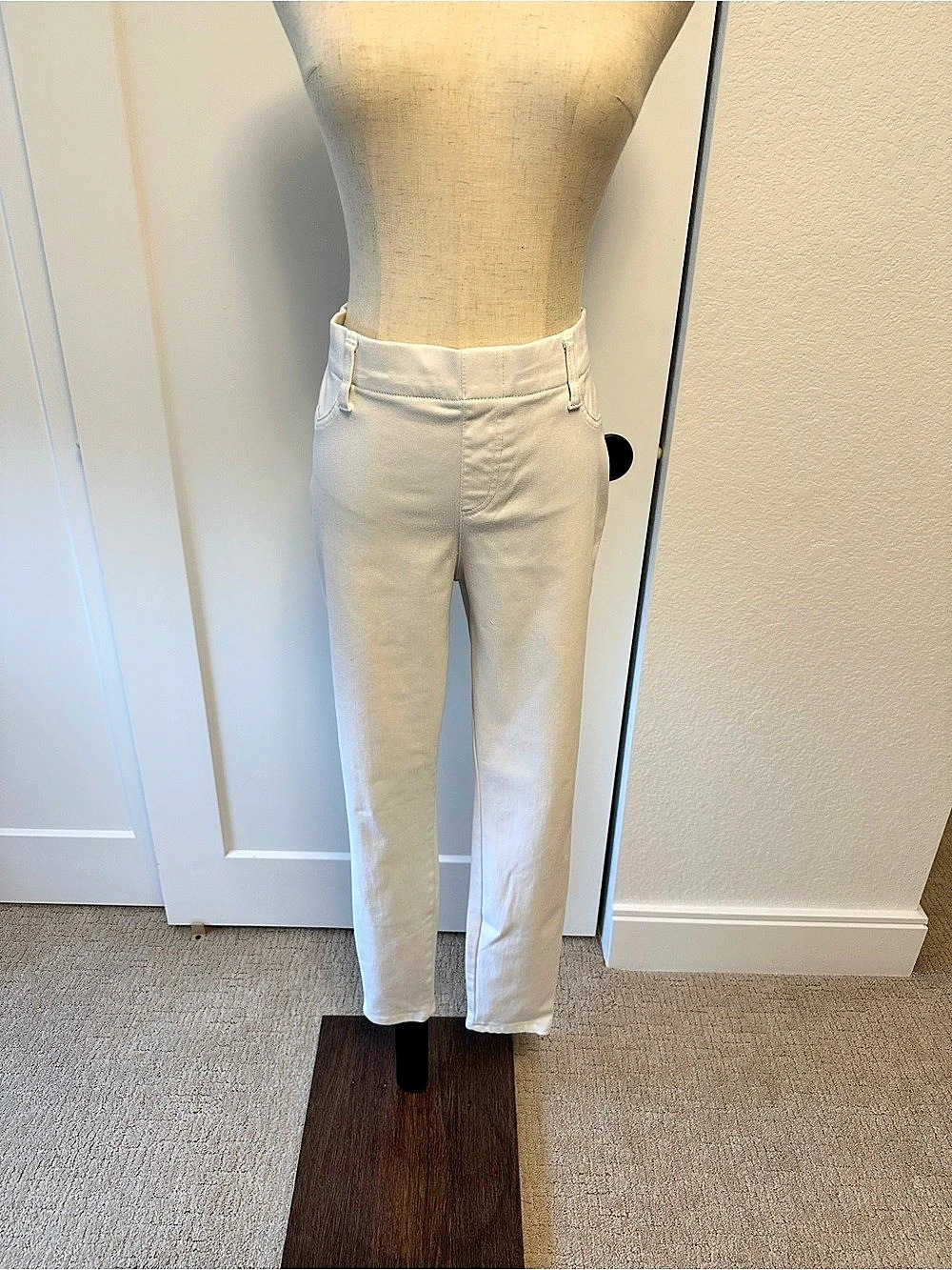 Straight Leg Stretchy Pants in White